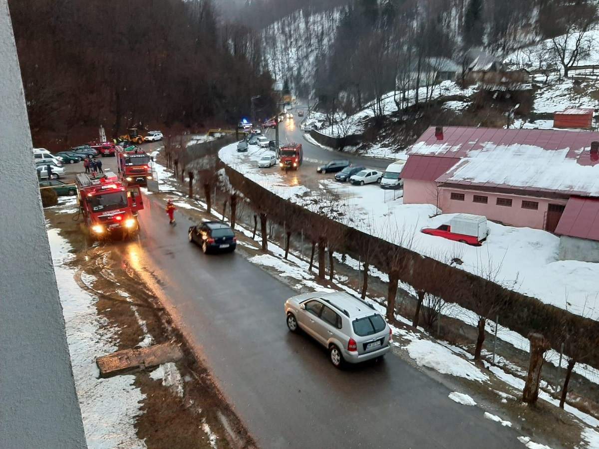 Imagini de la incendiul produs la spitalul de psihiatrie din Cavnic. Echipajele de pompieri au intervenit la fața locului.