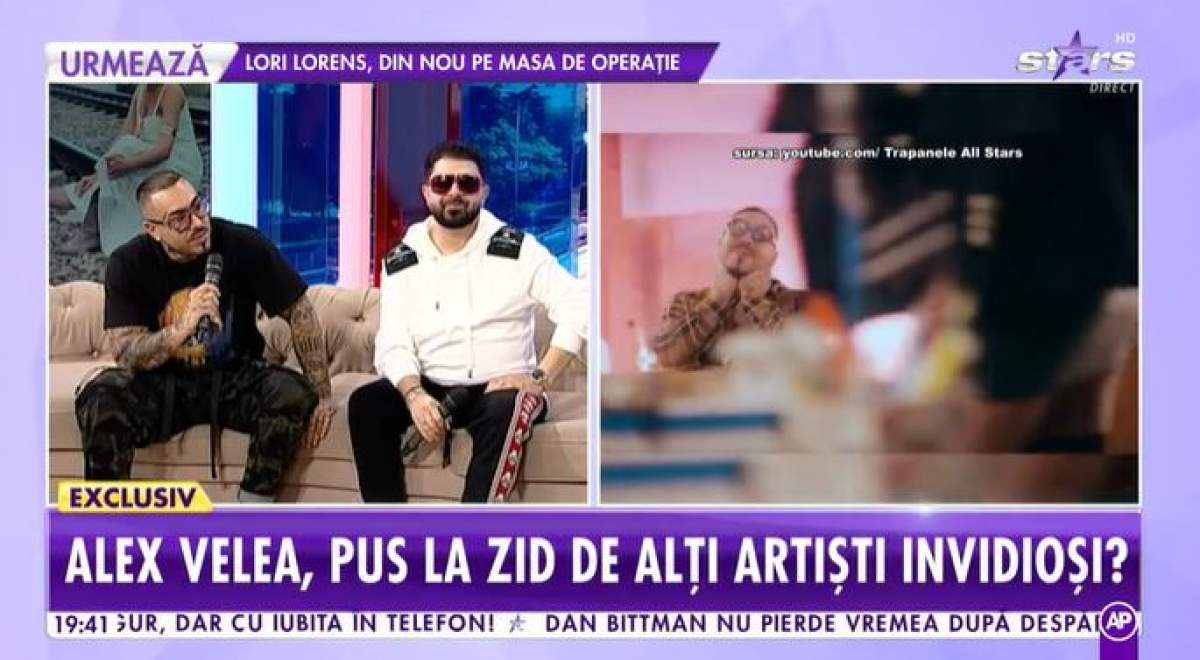 Captură video cu Alex Velea în platou la Antena Stars.