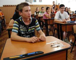 Elevi din Iași, terorizați și loviți de un profesor: “Uneori îmi e frică de el. Fiindcă mă bate”