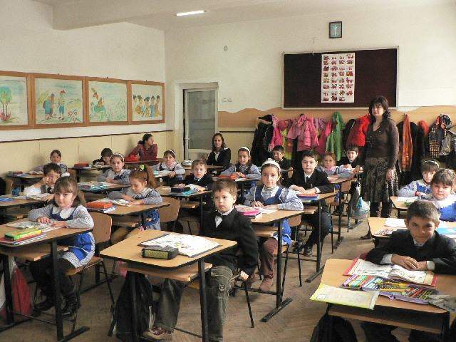 Se introduce educația sexuală în școli? Ce decizie a luat ministrul Educației