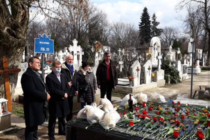 ionut dolanescu la mormantul lui ion Dolănescu la 12 ani de la moartea sa