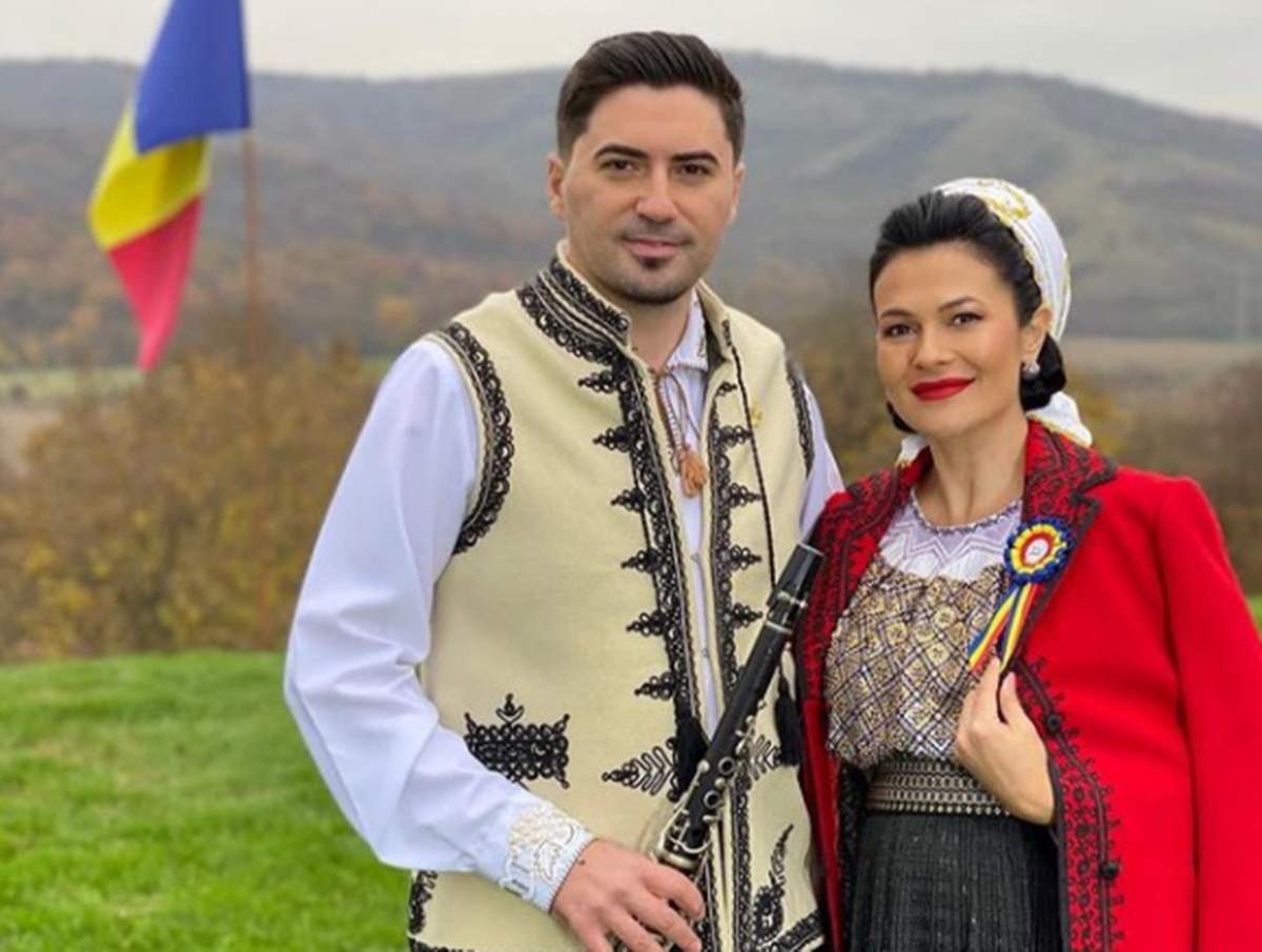 olguta berbec si sotul ei afara in costume populare