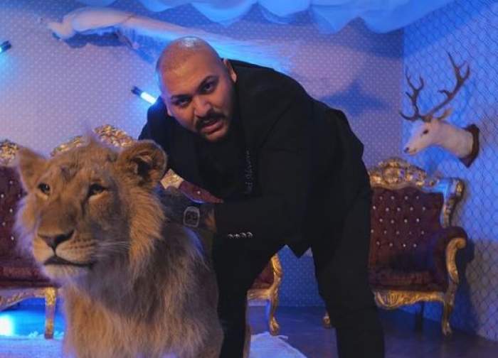 Dani Mocanu alături de un leu.