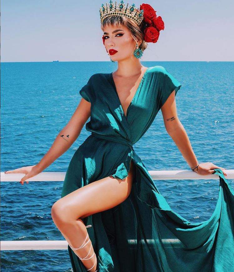 Calina Roman, în lacrimi în fața fanilor, pe internet. Ce a pățit nepoata Oanei Roman: „Trăim într-o țară jalnică”