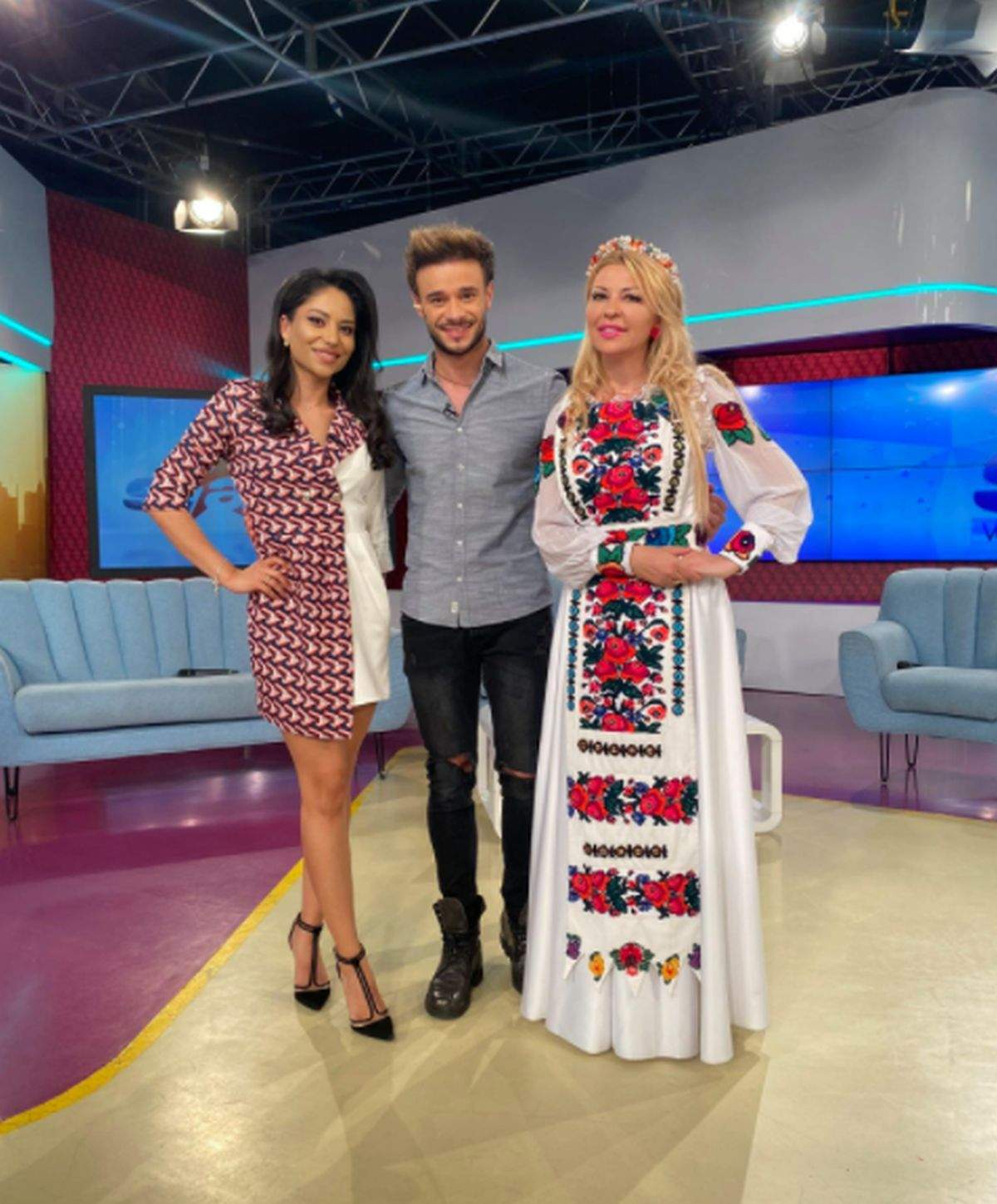 Lorenna, in costum popular, în platoul de la Star Matinal