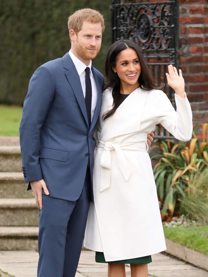 printul harry si meghen markle afara in picioare