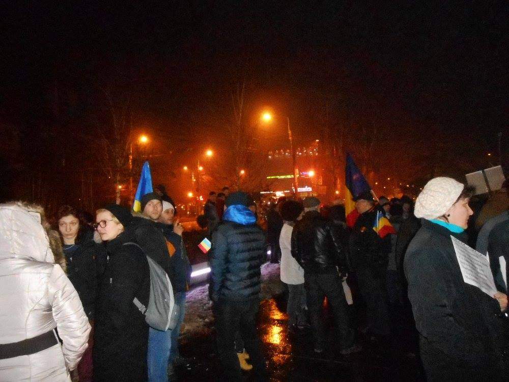 Scene șocante la Brăila în timpul unui protest! Un tânăr a fost grav rănit după ce a fost aruncat în duba jandarmilor