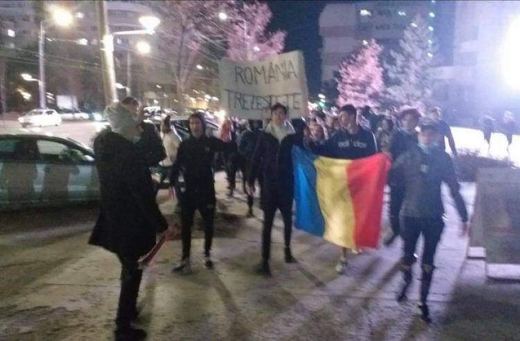 Scene șocante la Brăila în timpul unui protest! Un tânăr a fost grav rănit după ce a fost aruncat în duba jandarmilor