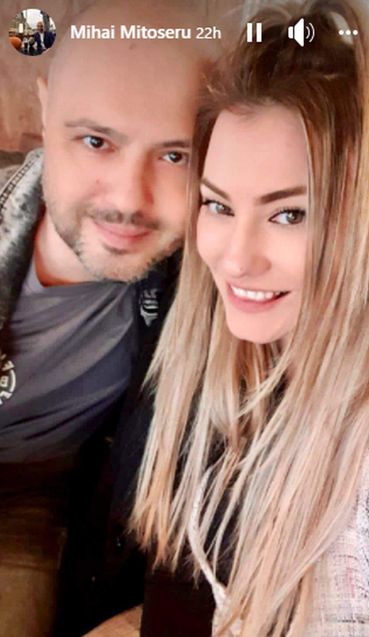 Mihai Mitoșeru si blonda alaturi de care s-a fotografiat