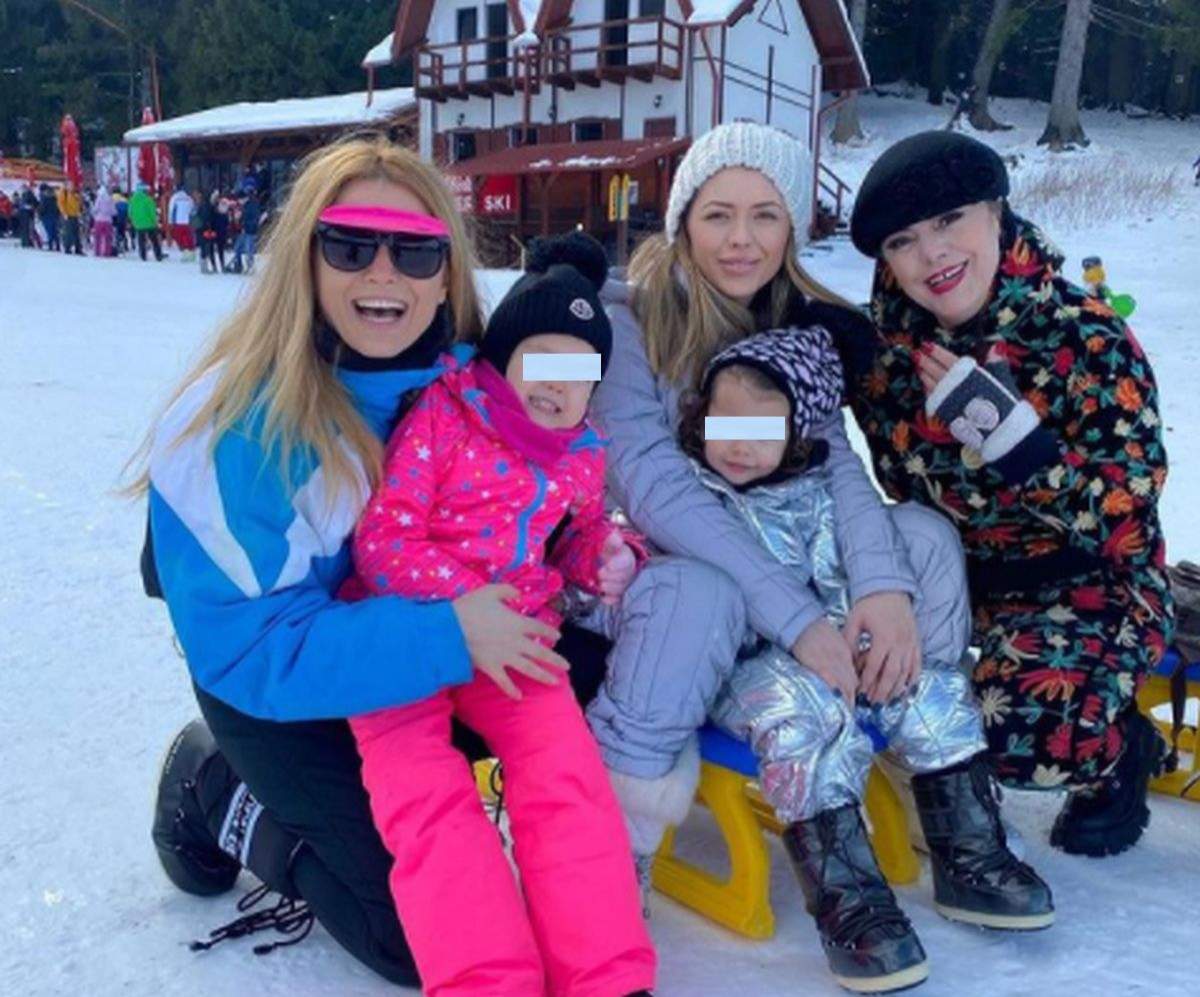 Elena Gheorghe și Ana Pîrvulescu imbracte in costume de schi, pa partie cu mama si fiicele lor