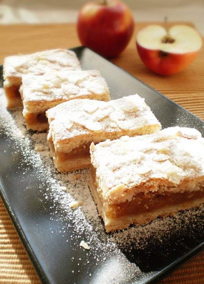 Prăjitură cu mere de post, cu griș și margarină. Rețetă simplă și gustoasă