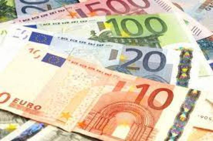 bancnote de 10,20, 100 și 500 de euro