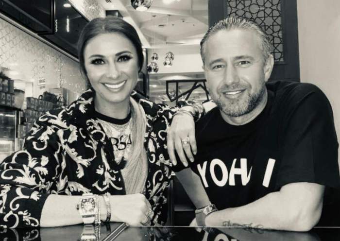 Anamaria Prodan și Laurențiu Reghecampf stand la masa