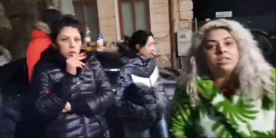 Mai mulți minori brăileni au fost snopiți în bătaie de jandarmi la protestul de aseară. Unul dintre ei a ajuns în comă, la spital