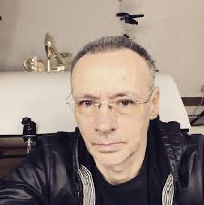 Mihai Albu, selfie în ținută neagră