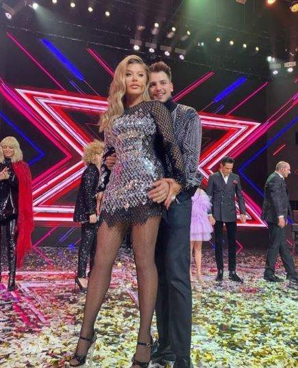 Adrian Petrache alături de Loredana Groza pe scena X Factor.