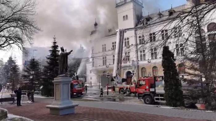palatul administrativ care arde