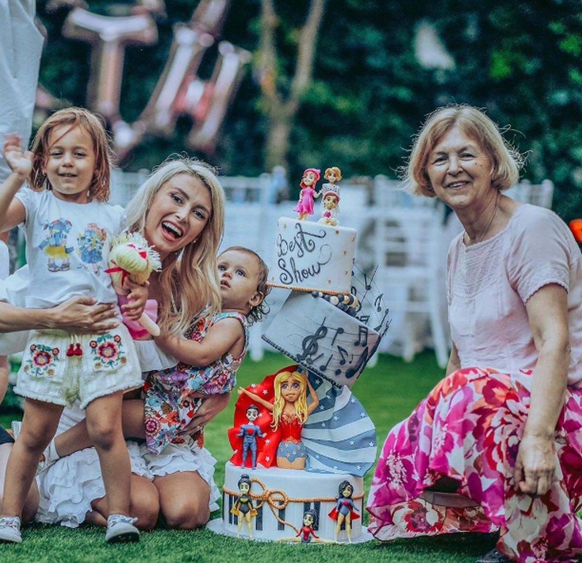 Andreea Bălan fericita alaturi de mama ei si de cele doua fiice