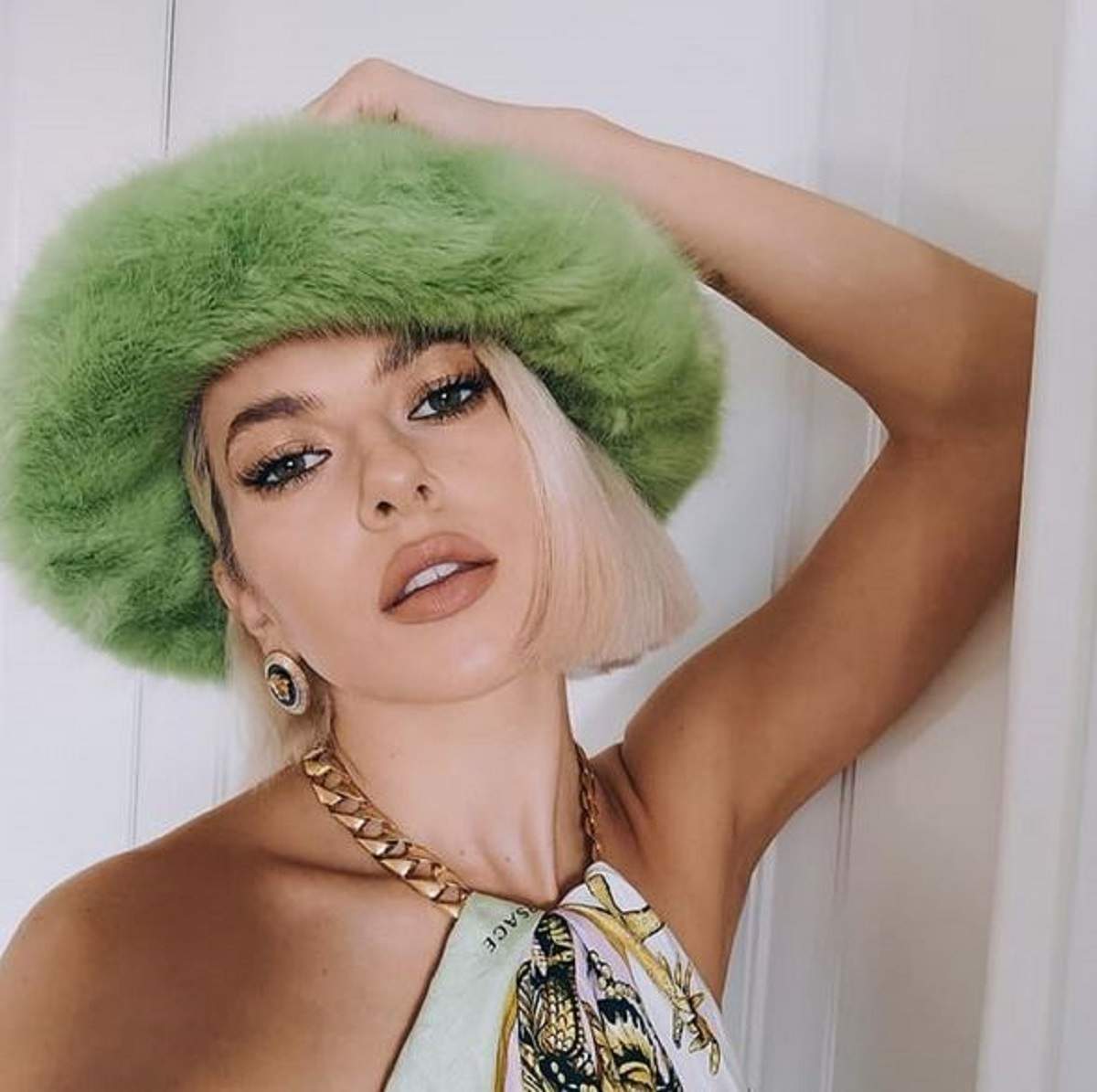 Lidia Buble, cu pălărie verde pe cap