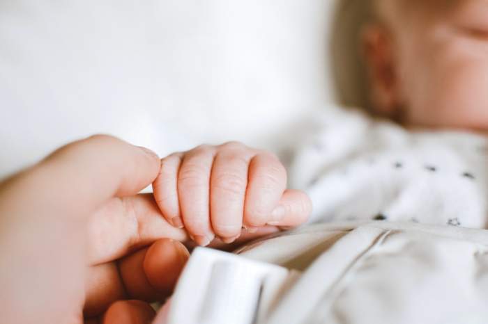 Un bebeluș venit pe lume prematur s-a născut infectat cu Covid! Ce spun medicii despre șansele lui de supraviețui