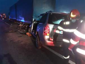 Accident grav în Galați. Patru oameni au murit după ce mașina în care se aflau a intrat sub un TIR / FOTO