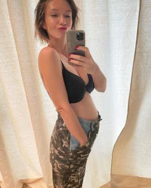 ”Să nu vi se pară exagerată ipostaza!” Adela Popescu și-a surprins fanii cu noua fotografie cu burtica de gravidă
