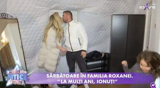 Roxana Vașniuc și iubitul ei se sărută
