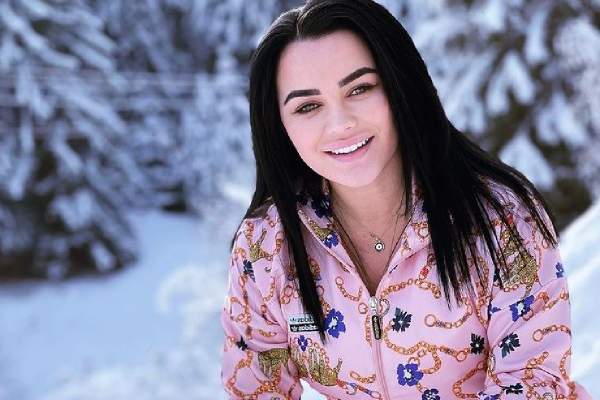 Reacția lui Carmen de la Sălciua când i s-a spus că ar avea nevoie de silicoane: „Îți place să umbli decoltată”