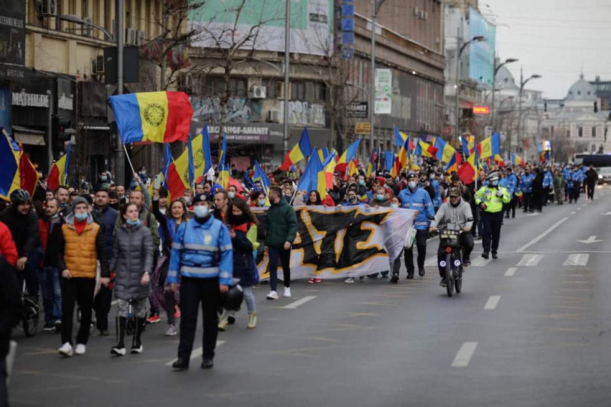 O nouă zi de proteste în Capitală. Sute de bucureșteni, dar și persoane sosite din toată țara au ieșit în stradă