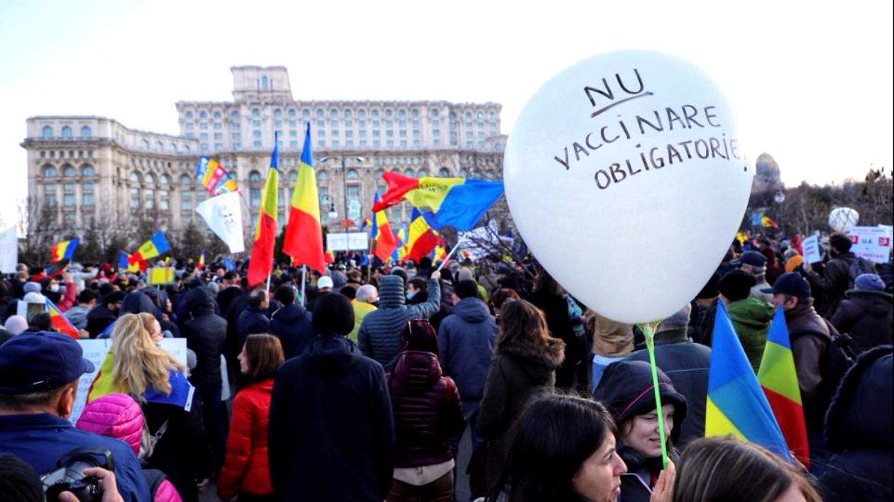 O nouă zi de proteste în Capitală. Sute de bucureșteni, dar și persoane sosite din toată țara au ieșit în stradă