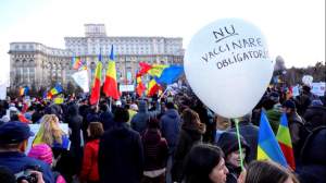 O nouă zi de proteste în Capitală. Sute de bucureșteni, dar și persoane sosite din toată țara au ieșit în stradă