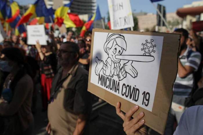 O nouă zi de proteste în Capitală. Sute de bucureșteni, dar și persoane sosite din toată țara au ieșit în stradă