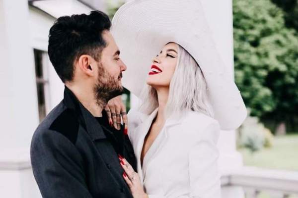 Alina Ceușan și Raul Tisa, sărut pătimaș pe internet. Imagine rară cu cei doi soți în tandrețuri / FOTO