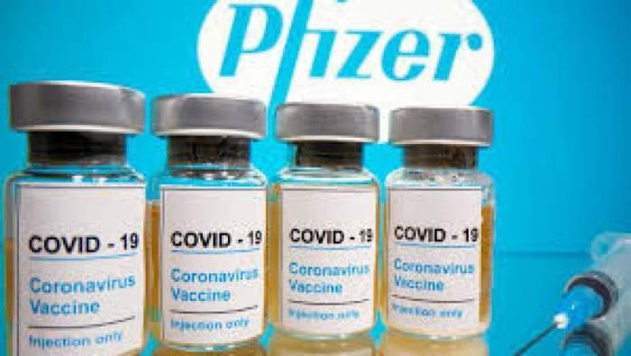 Patru sticluțe de vaccina Pfizer