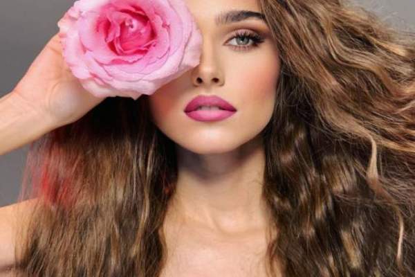 Ce bilet a găsit Theo Rose la ușă când a ieșit de la repetiții. “Dacă vă zic, crăpați și leșinați”