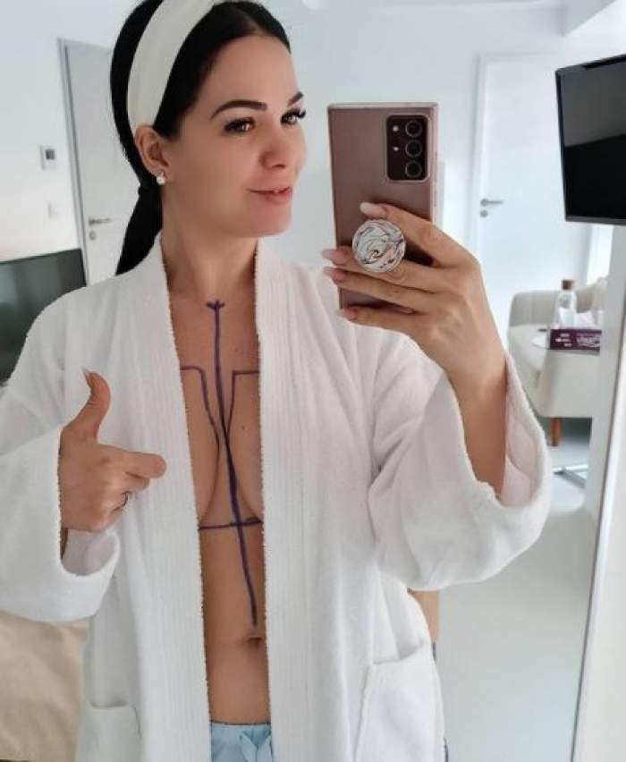 Deea Maxer în halat alb, înainte de operație.