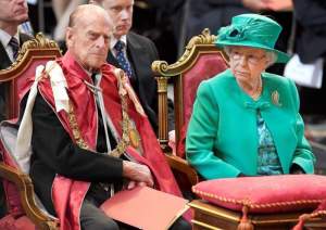 Cum s-a îmbrăcat Regina Elisabeta a II-a la înmormântarea soțului său, Prințul Philip! Suverana, răpusă de durere langă sicriu
