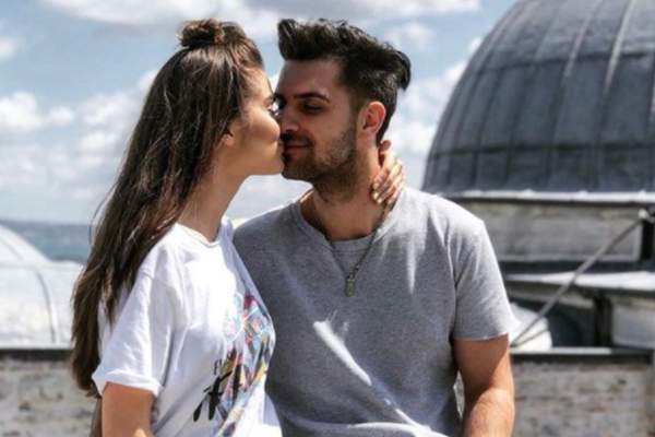 Detalii neștiute din relația lui Theo Rose cu nepotul lui Nea Mărin. Alex Leonte a renunțat la iubita pe care o avea de șase ani, pentru artistă