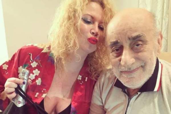 Oana Lis, criticată dur pe internet, după ce a făcut o glumă la adresa soțului său: ”Cât a fost tânăr te-a ajutat, a fost bun”