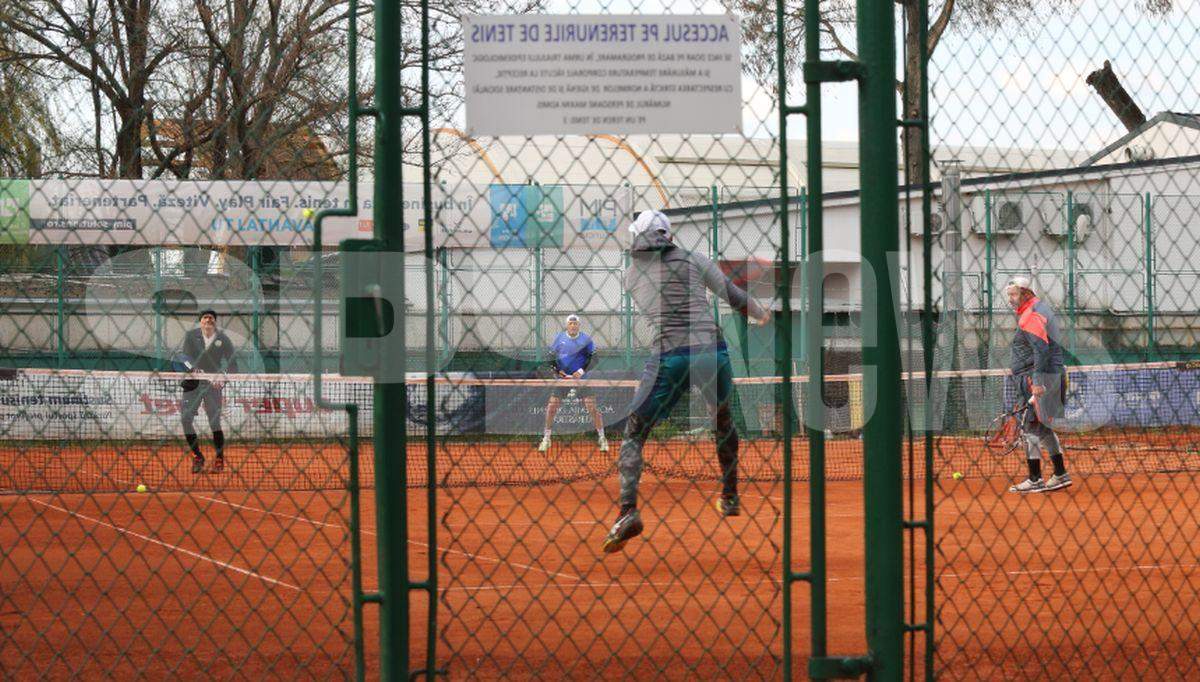 dan sucu joaca tenis cu marian alecu si cu inca doi prieteni