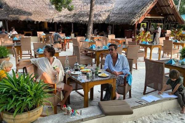 Adela Popescu și Radu Vâlcan au plecat într-o nouă vacanță. ''Copiii vor. Cine sunt eu să mă opun?''