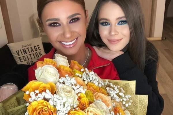 Fiica cea mare a Anamariei Prodan împlinește astăzi 22 de ani. Urarea specială primită de Rebecca Dumitrescu din partea mamei sale