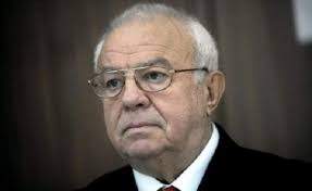 Alexandru Arșinel, în costum negru cu cămașă albă