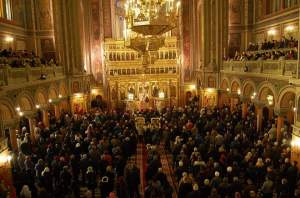 Românii vor putea sta la slujba de Paște și în biserică, dar într-un număr limitat. Anunțul BOR: „Este o certitudine acest lucru”