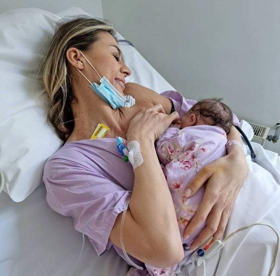 Claudia Neghină și fiica sa, în spital.