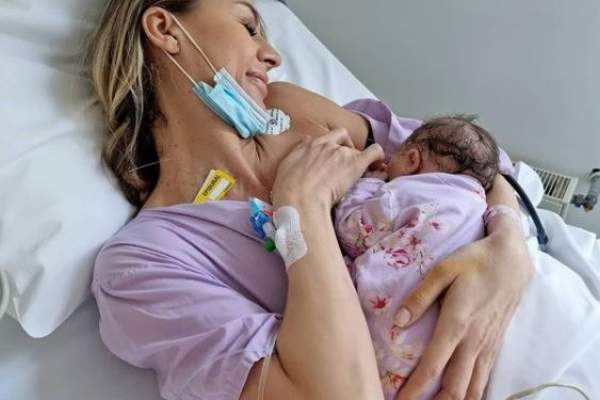 Claudia Neghină a născut. Primele imagini cu micuța Sofia: ”Cea mai frumoasă zi din viața mea”