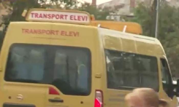 un autobuz de transport copii