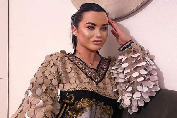 Reacția lui Carmen de la Sălciua când a fost acuzată că ar poza indecent. Cum i-a pus artista la punct pe hateri! / FOTO