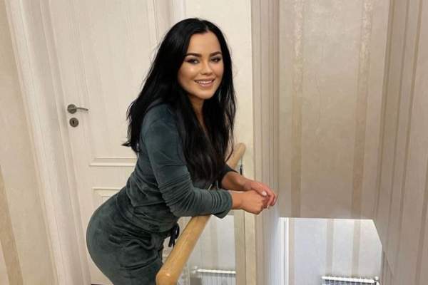 Carmen de la Sălciua a devenit blondă! Fanii abia au recunoscut-o / FOTO