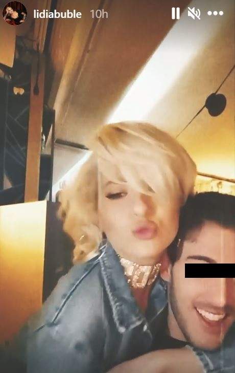 Lidia Buble, revedere emoționantă cu un bărbat misterios! Au împărțit gesturi tandre de față cu toată lumea: „Te iubesc” / FOTO